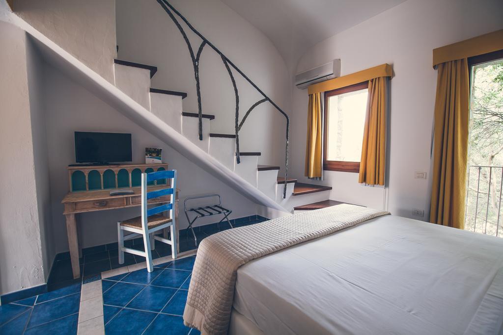 Papillo Resort Borgo Antico San Pantaleo Exterior foto